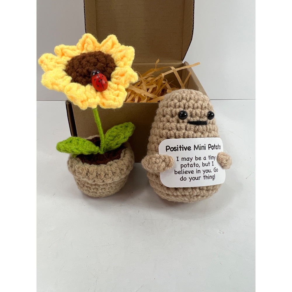 ONECOCOA Crochet Mini Funny Positive Potato (Potato & Sunflower w/ Ladybug) Desk - Picture 2 of 12